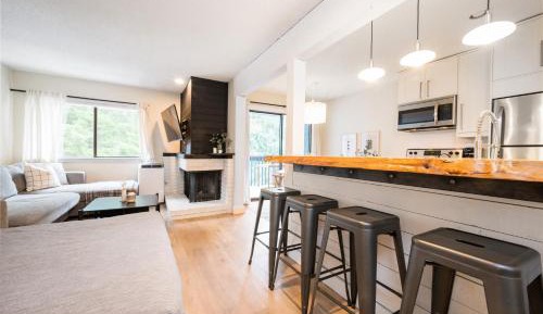 Two-Bedroom Deluxe Apartment with Balcony