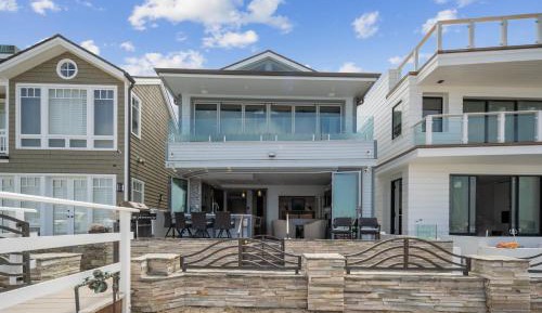 Six-Bedroom House