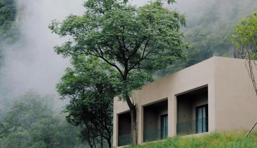 Suite with Mountain View