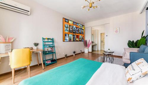 One-Bedroom Apartment with Balcony