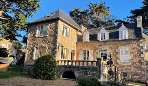 Villa with Garden View