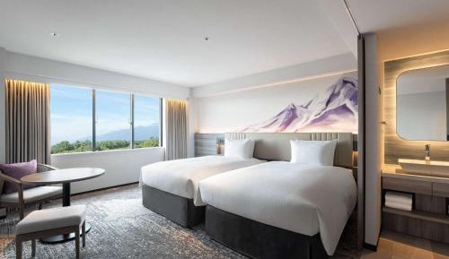 Executive Junior Twin Suite with Four Extra Beds and Mountain View
