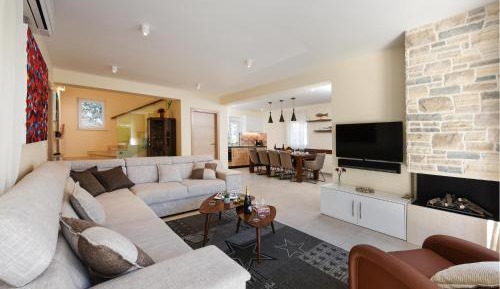 Four-Bedroom Holiday Home