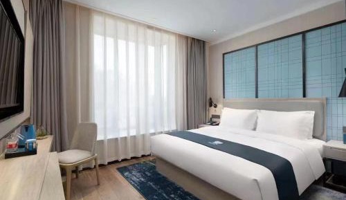 Deluxe Queen Room