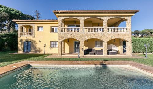 Villa with Garden View