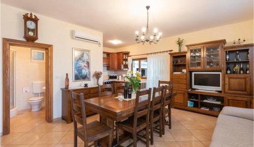 Three-Bedroom Holiday Home 