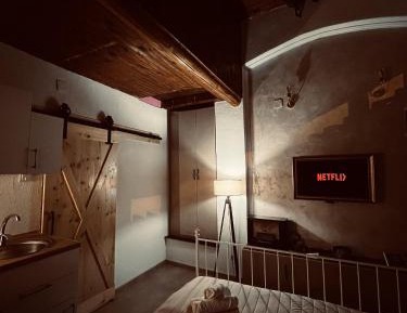 Studio Apartment with Queen Bed