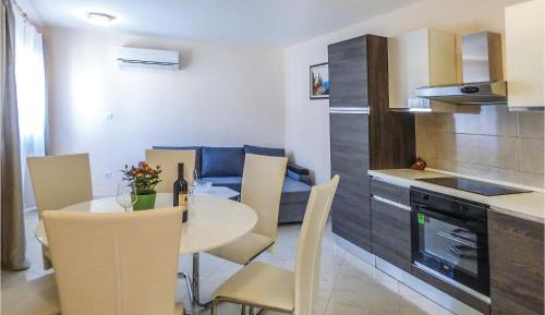 Ten-Bedroom Holiday Home