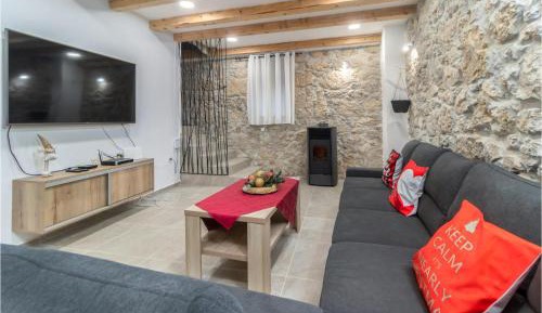 Eight-Bedroom Holiday Home