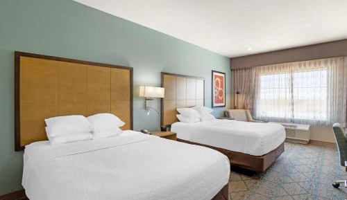 Queen Room with Two Queen Beds - Walk-In Shower - Disability Access