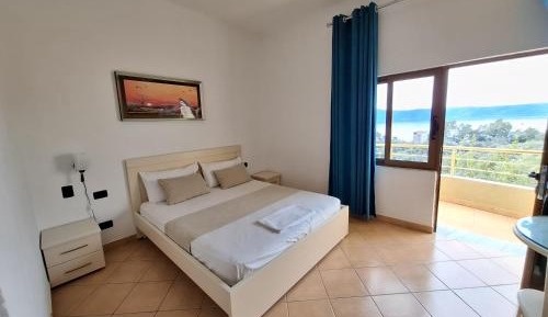 Deluxe Double Room with Balcony and Sea View
