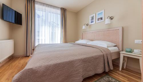 One-Bedroom Apartment with Balcony