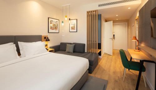Premium Queen Room with Balcony and Pool View - Accessible