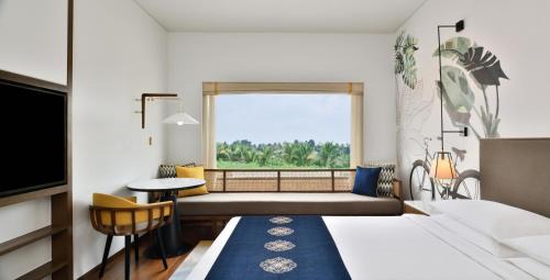Deluxe King Room, Complimentary Airport Transfers, Hi-Tea