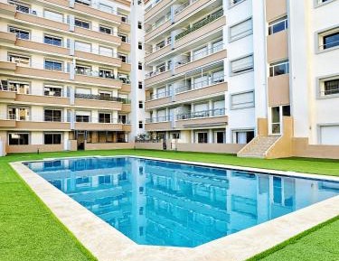 Apartment with Pool View 