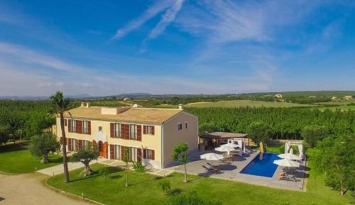 Six-Bedroom Villa 
