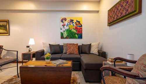 Deluxe One-Bedroom Apartment with Ocean View