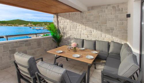 Villa - Beach Front