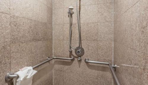 Queen Room - Mobility Access