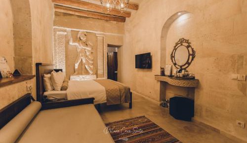 Deluxe Cave Suite with Jacuzzi