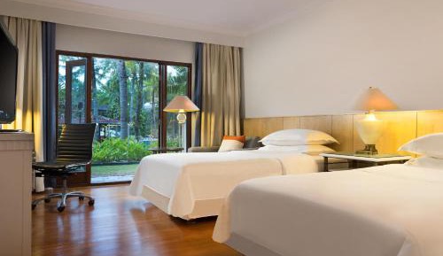 Deluxe King Room with Terrace and Garden Access - Non-Smoking
