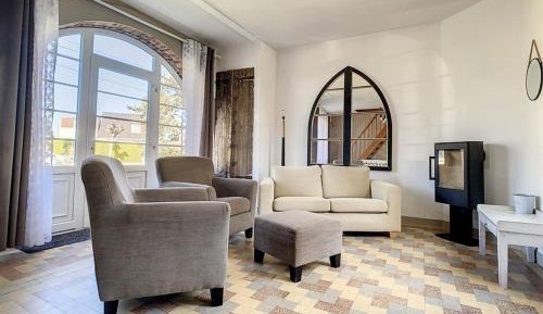 Holiday Home (6 Adults)