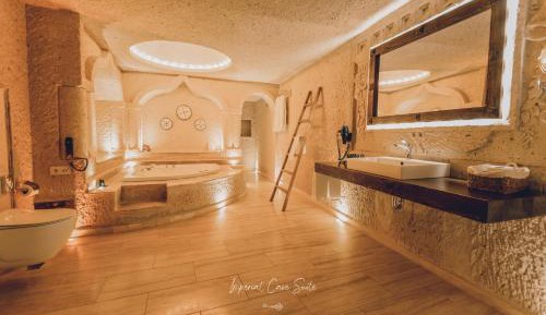 Imperial Cave Suite (Jacuzzi with Fire Place)