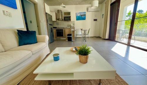 One-Bedroom Apartment with Pool View