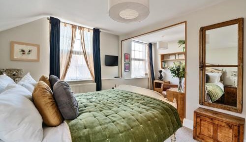 Deluxe King Room