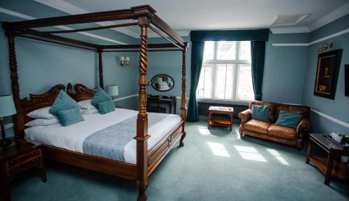 Four Poster Room