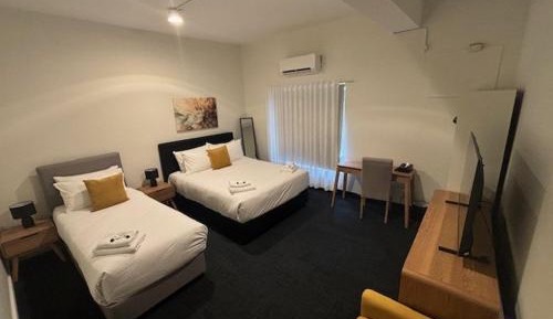 Queen & Single with Shared Bathroom