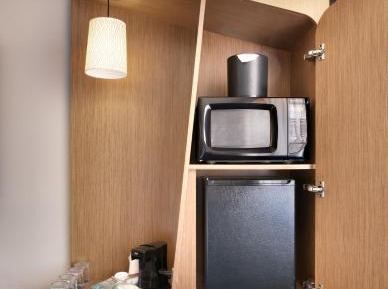 King Room with Sofa Bed and Adapted Tub - Mobility Accessible