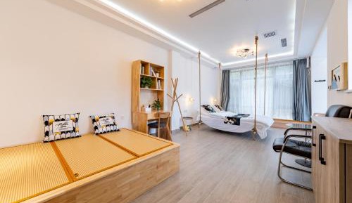 Family Room with Mountain View