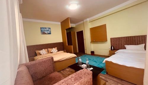 Deluxe Family Room