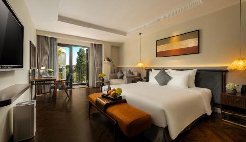 Lagom Suite City or Garden View with Balcony King Bed