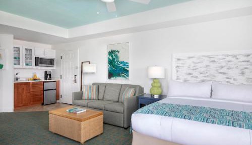 Standard Room King Bed with Sofa Bed - Kitchenette