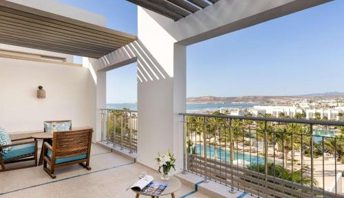 Junior King Suite with Terrace and Pool & Sea View