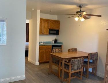 Deluxe King Suite