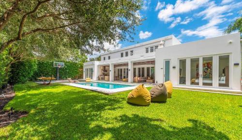 Eight-Bedroom Villa