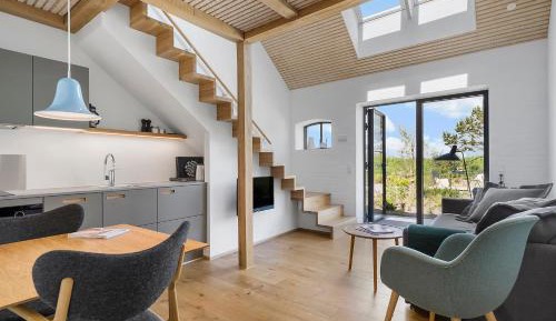 Deluxe One-Bedroom Apartment