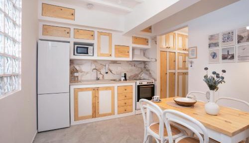 Three-Bedroom Apartment with Balcony