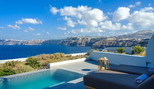 Deluxe Spa Suite with Outdoor Private Pool with Caldera View