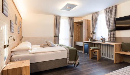 Quadruple Room  with Balcony (2 adults + 2 children)