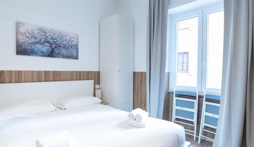 Deluxe Room (2 Adults + 1 Child)