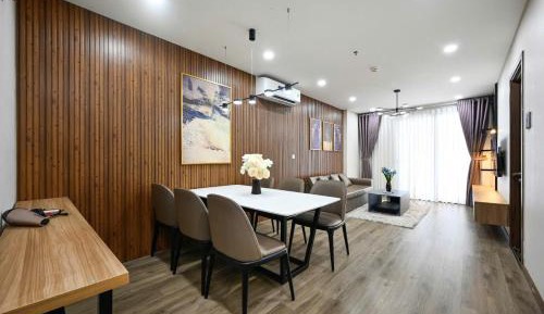 Deluxe Two-Bedroom Apartment with Garden View