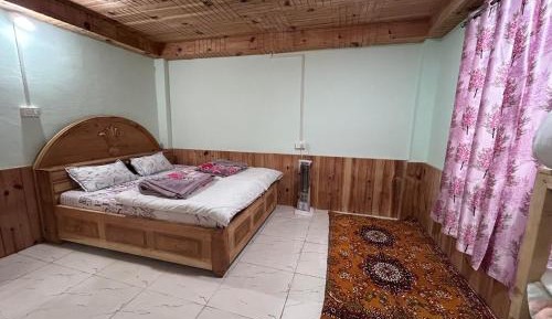 Room #850843704