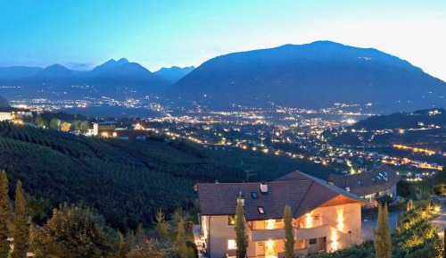 Two-Bedroom Apartment with Mountain View