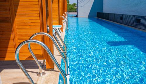 Deluxe Double or Twin Room with Pool Access