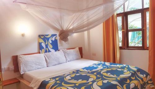 One-Bedroom Apartment with Pool View