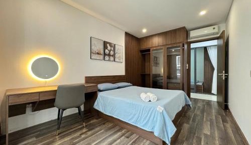 Three-Bedroom Apartment with Balcony